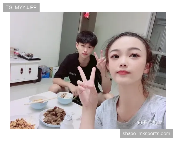 徐灿赛场像猛兽，逛超市像隔壁大叔——手腕那块表和塑料袋同框好违和