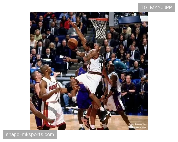 卡隆·巴特勒无球跑动制造空位，拉开空间效率提升